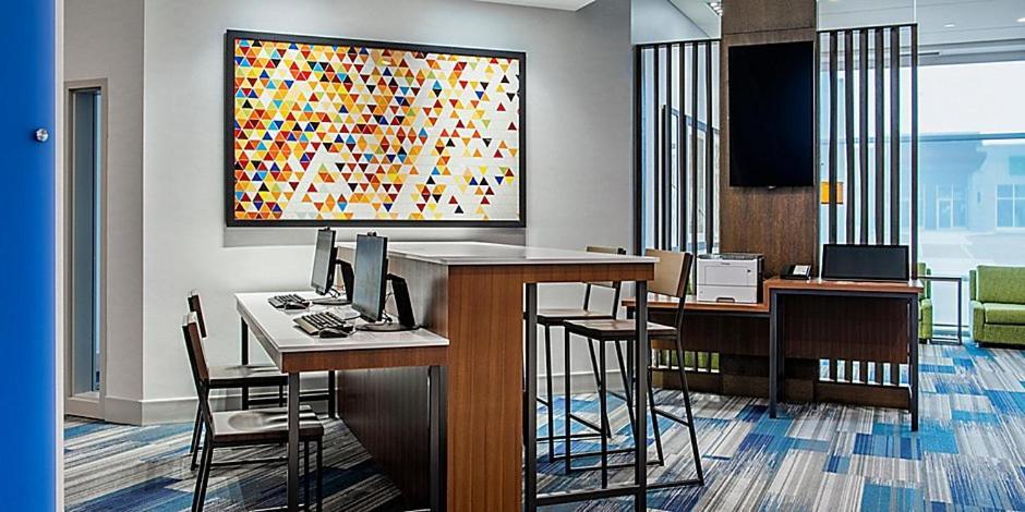 Holiday Inn Express & Suites - Brandon By Ihg Luaran gambar