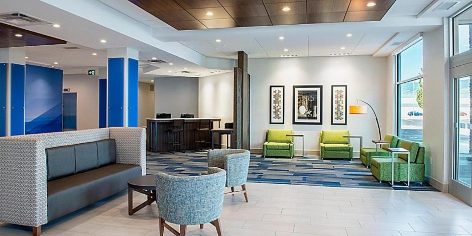 Holiday Inn Express & Suites - Brandon By Ihg Luaran gambar