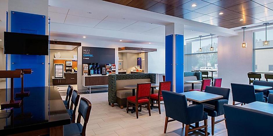 Holiday Inn Express & Suites - Brandon By Ihg Luaran gambar