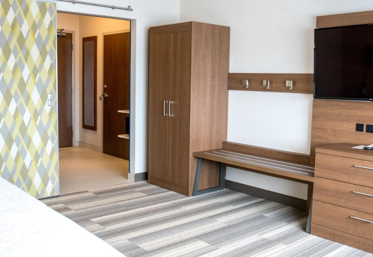 Holiday Inn Express & Suites - Brandon By Ihg Luaran gambar