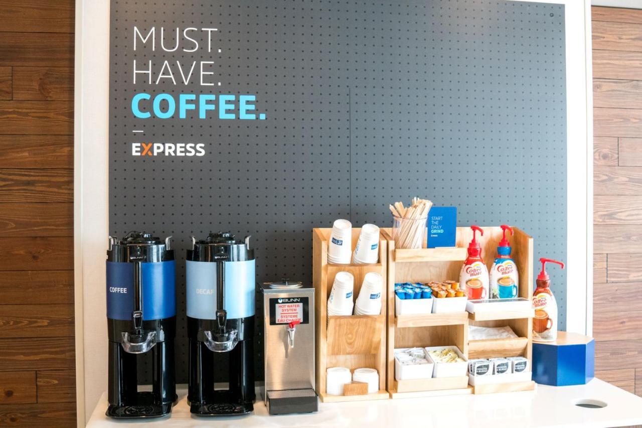 Holiday Inn Express & Suites - Brandon By Ihg Luaran gambar
