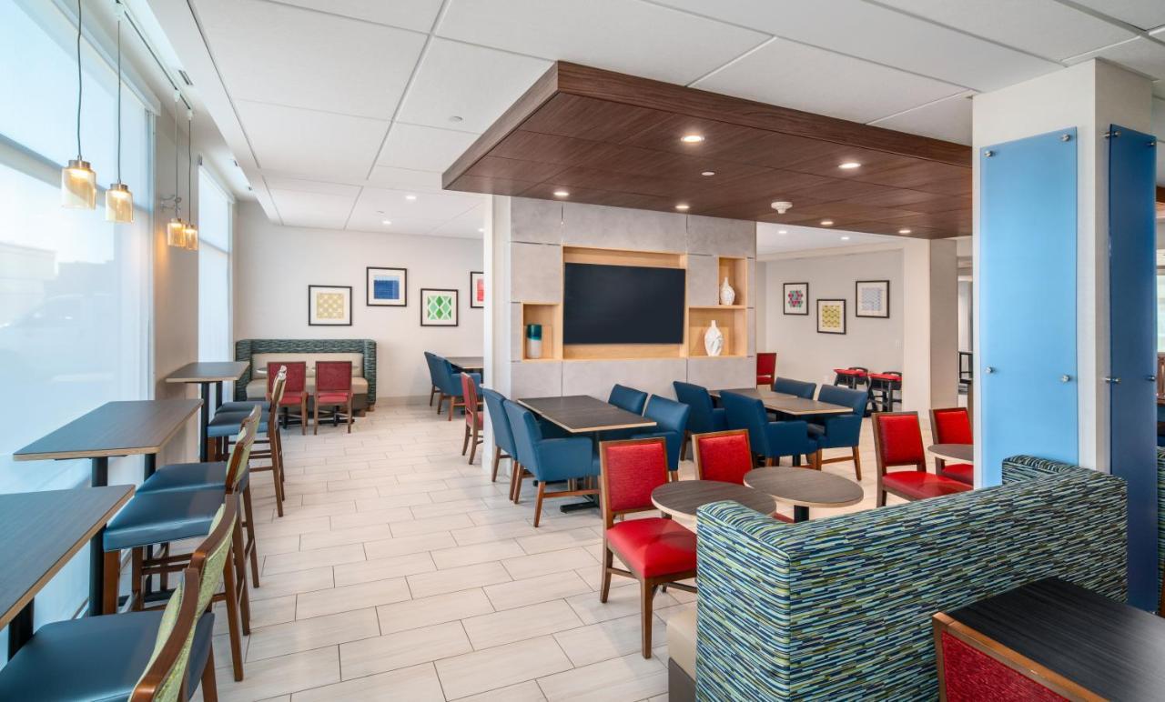 Holiday Inn Express & Suites - Brandon By Ihg Luaran gambar