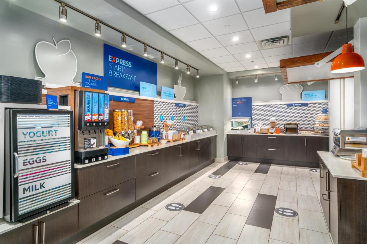 Holiday Inn Express & Suites - Brandon By Ihg Luaran gambar