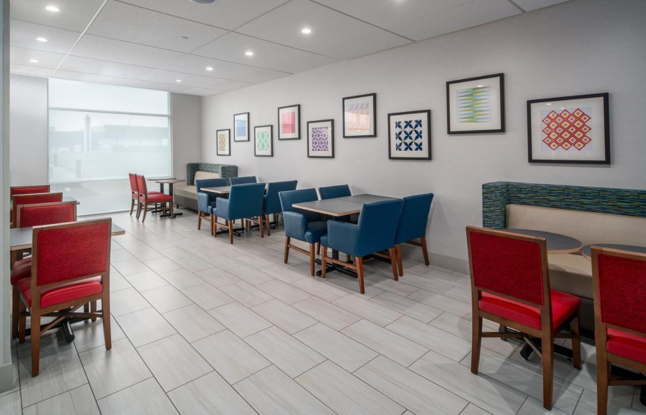 Holiday Inn Express & Suites - Brandon By Ihg Luaran gambar