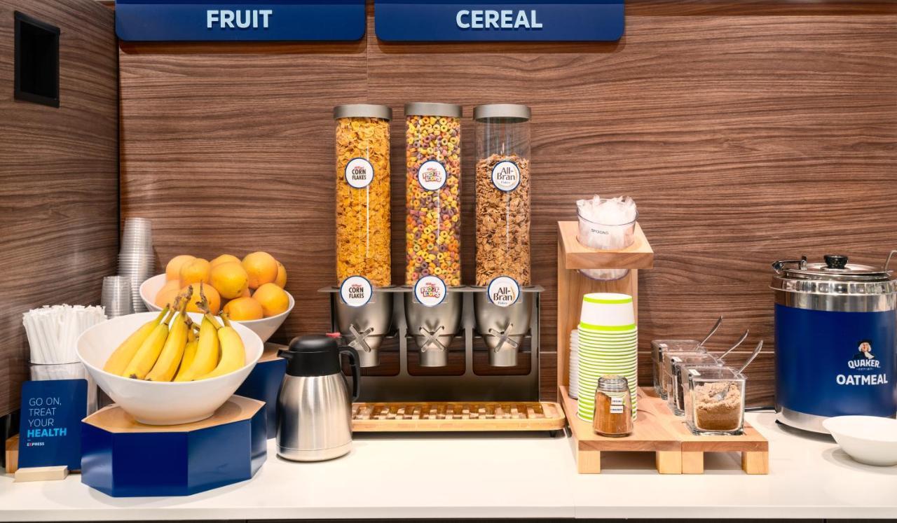 Holiday Inn Express & Suites - Brandon By Ihg Luaran gambar
