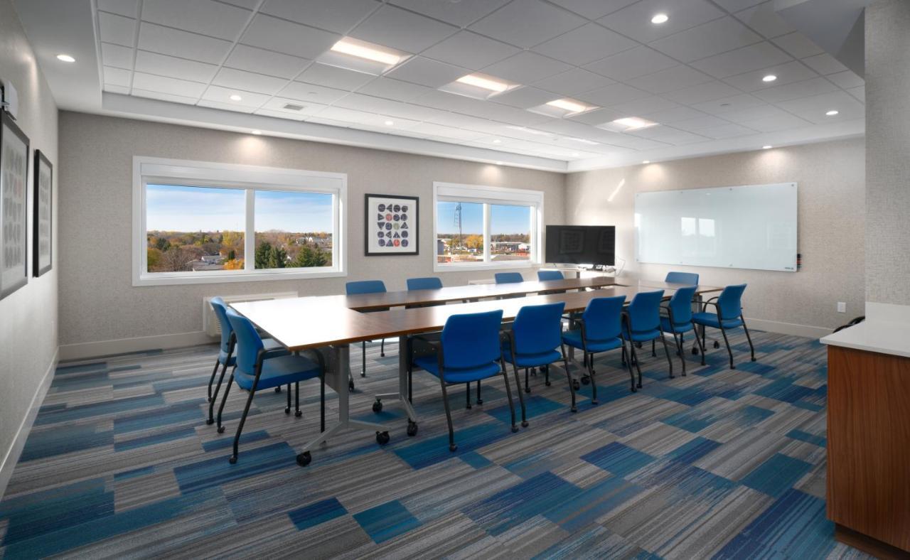 Holiday Inn Express & Suites - Brandon By Ihg Luaran gambar