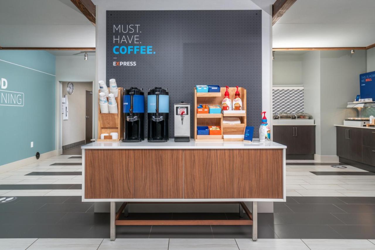 Holiday Inn Express & Suites - Brandon By Ihg Luaran gambar