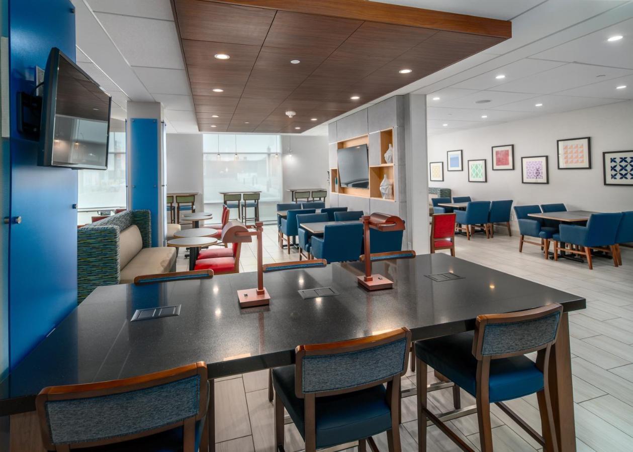 Holiday Inn Express & Suites - Brandon By Ihg Luaran gambar