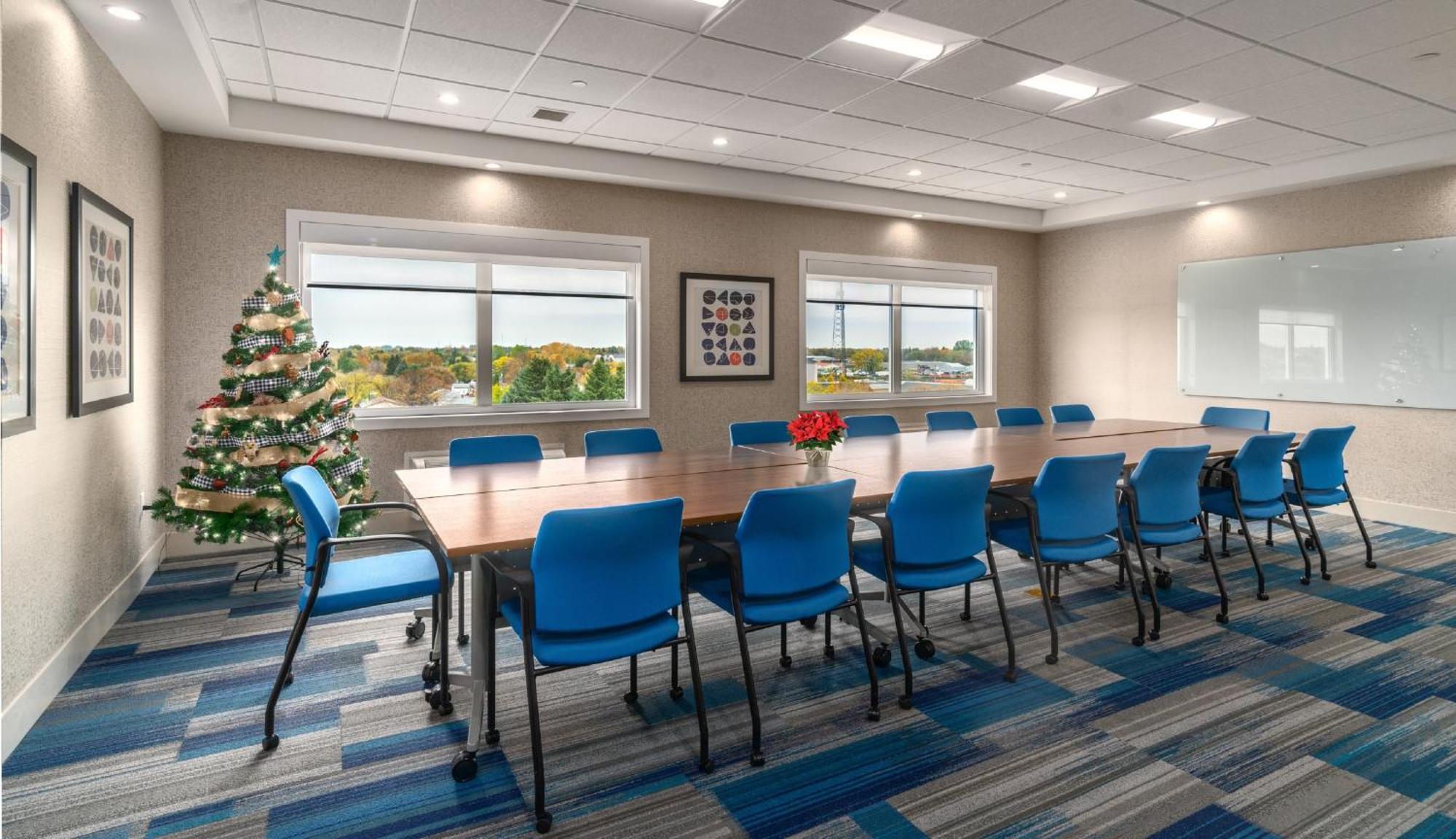Holiday Inn Express & Suites - Brandon By Ihg Luaran gambar