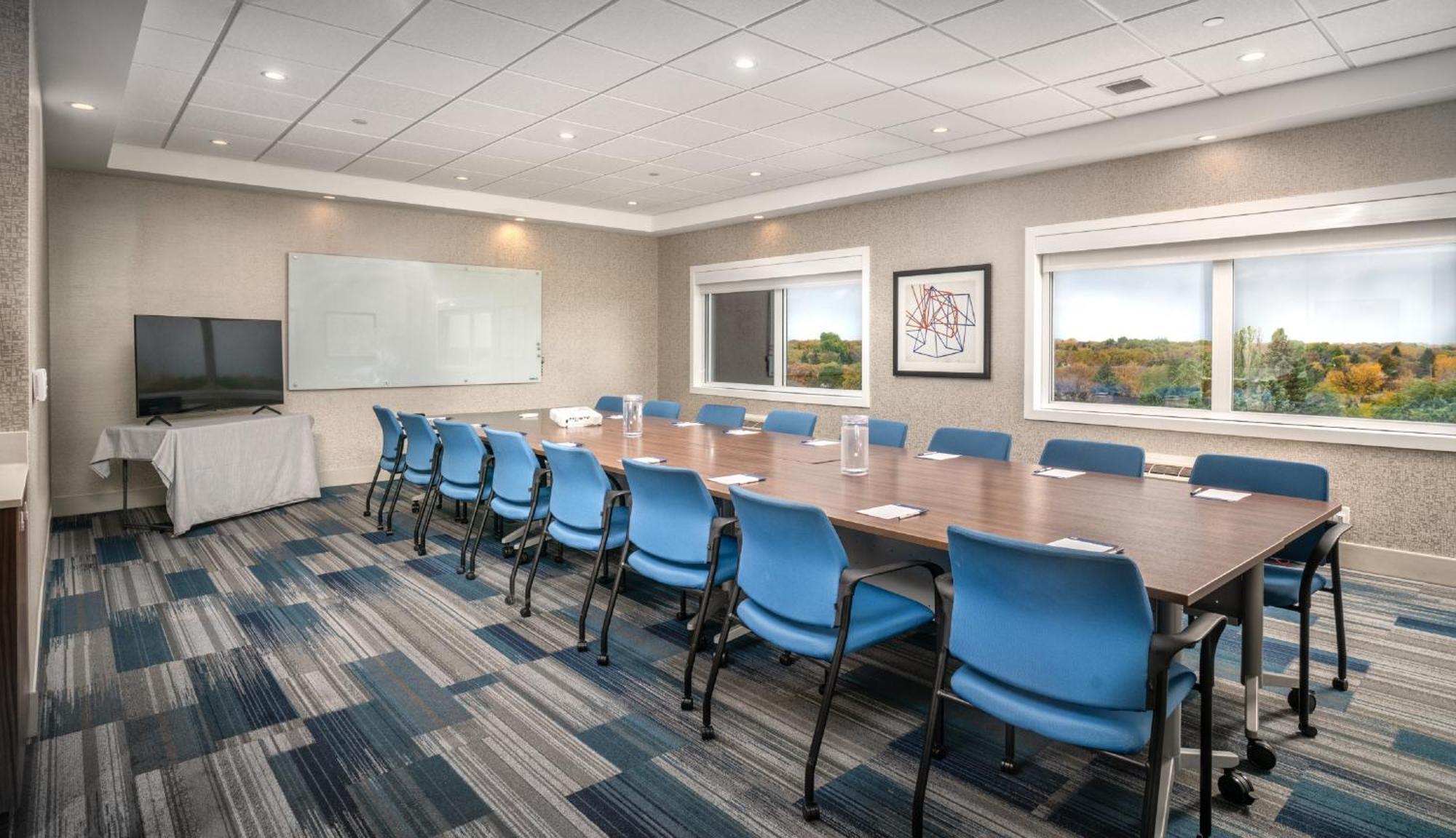 Holiday Inn Express & Suites - Brandon By Ihg Luaran gambar