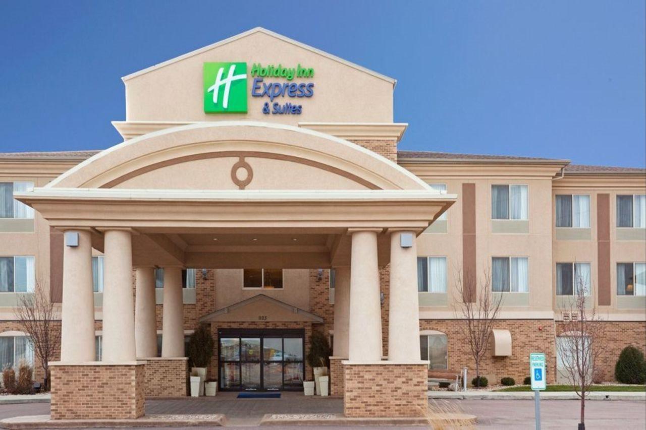 Holiday Inn Express & Suites - Brandon By Ihg Luaran gambar