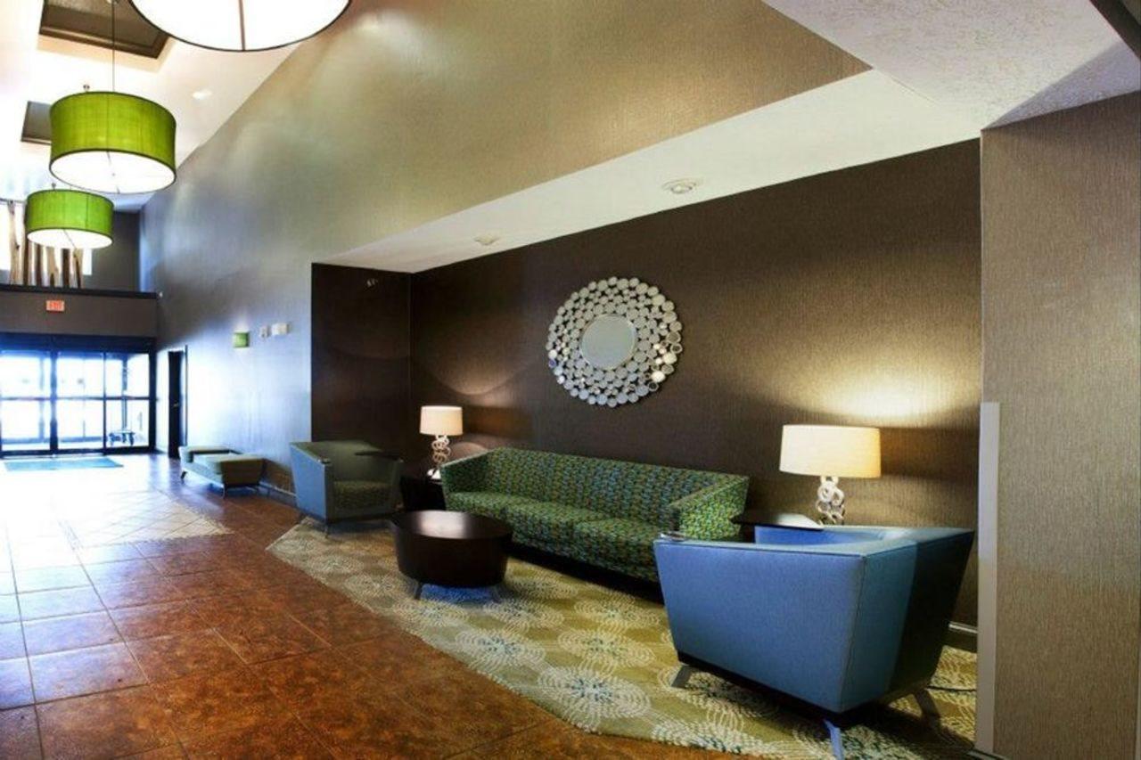 Holiday Inn Express & Suites - Brandon By Ihg Luaran gambar